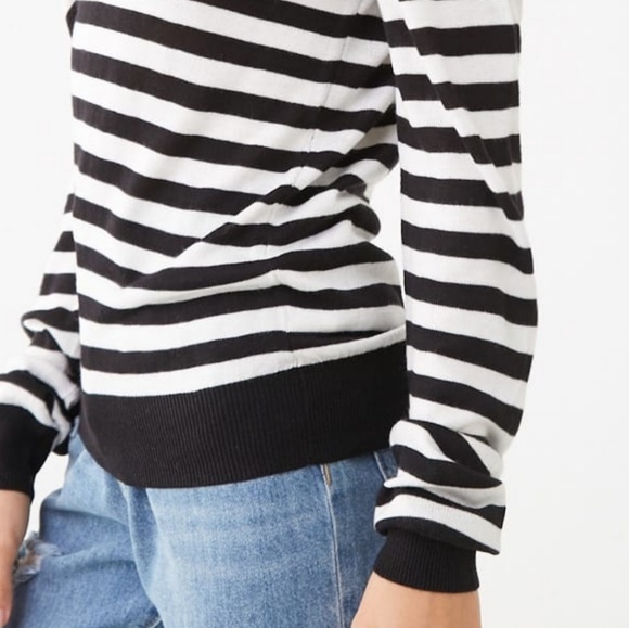✅3 for $25✅BLACK & WHITE STRIPED SWEATER NEW S & L - Picture 6 of 7